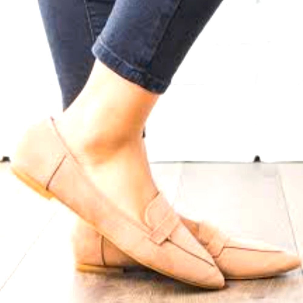 BRAND NEW RAZZMATAZZ  WOMEN"S SQUARE TOE FLAT SHOE